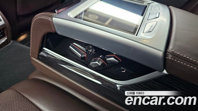 BMW 7-Series 2018 — photo 36