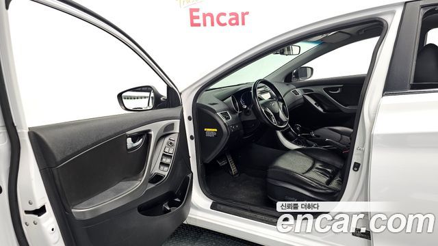 Hyundai AVANTE 2014 — photo 13