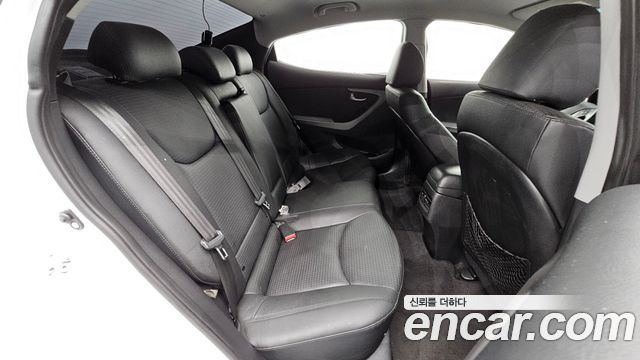 Hyundai AVANTE 2014 — photo 18