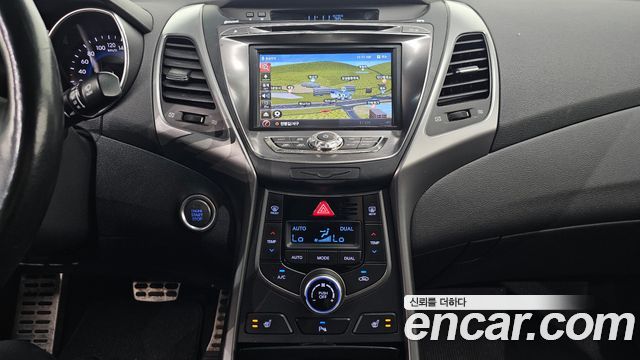 Hyundai AVANTE 2014 — photo 25