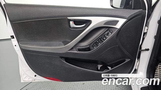 Hyundai AVANTE 2014 — photo 14