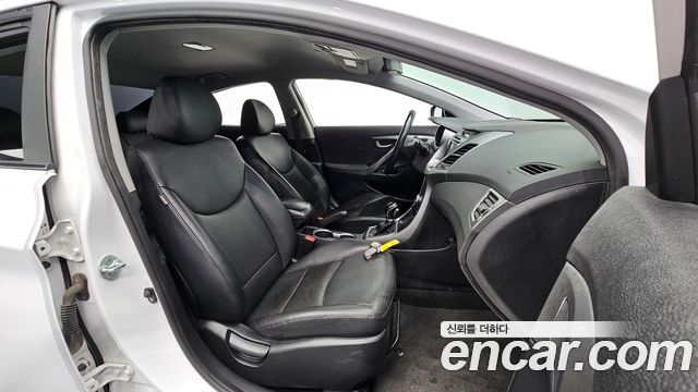 Hyundai AVANTE 2014 — photo 16