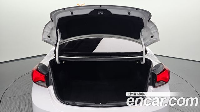 Hyundai AVANTE 2014 — photo 31