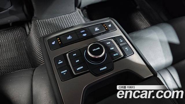 Hyundai Genesis 2016 — photo 28