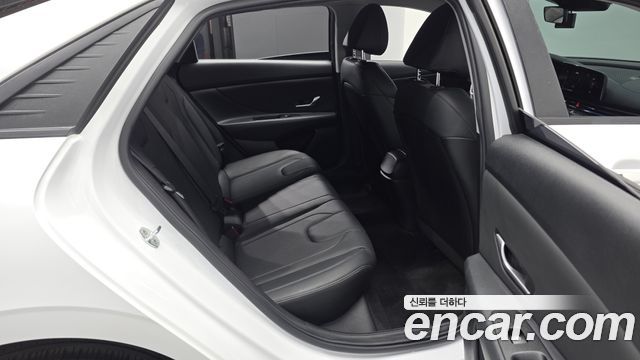 Hyundai AVANTE 2021 — photo 17