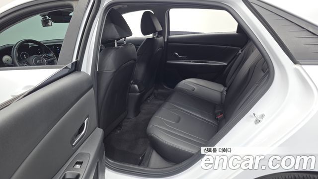 Hyundai AVANTE 2021 — photo 18