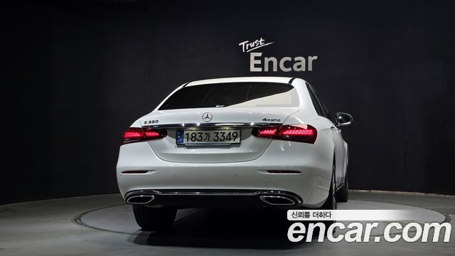 Mercedes-Benz E-Class 2023 — photo 4