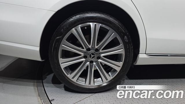 Mercedes-Benz E-Class 2023 — photo 5