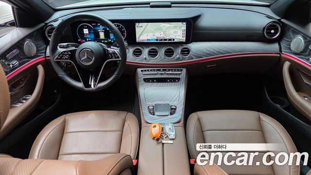 Mercedes-Benz E-Class 2023 — photo 10