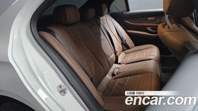 Mercedes-Benz E-Class 2023 — photo 18