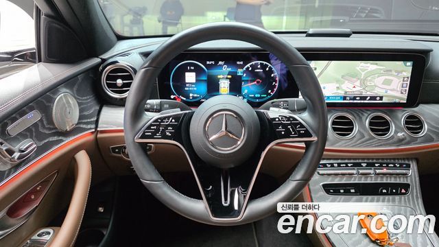 Mercedes-Benz E-Class 2023 — photo 20