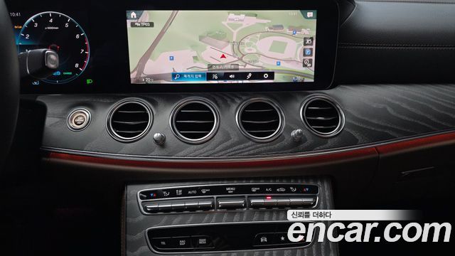 Mercedes-Benz E-Class 2023 — photo 21