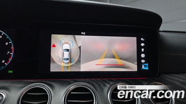Mercedes-Benz E-Class 2023 — photo 22