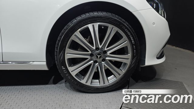 Mercedes-Benz E-Class 2023 — photo 7