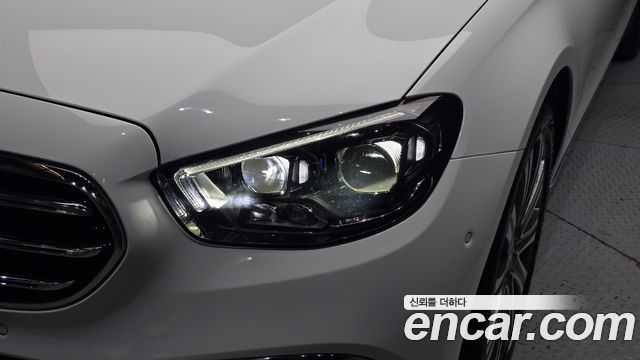 Mercedes-Benz E-Class 2023 — photo 8