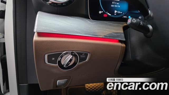 Mercedes-Benz E-Class 2023 — photo 27