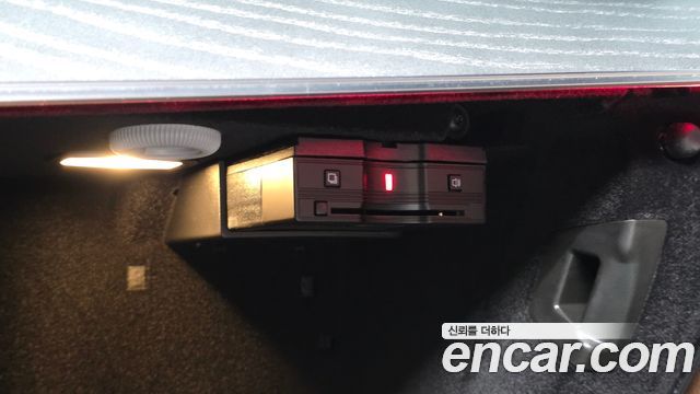 Mercedes-Benz E-Class 2023 — photo 30