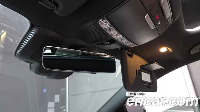 Mercedes-Benz E-Class 2023 — photo 31