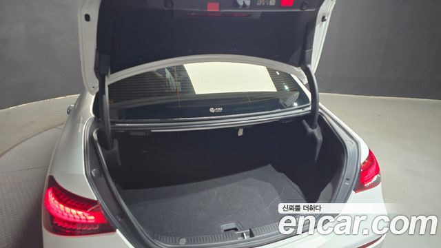 Mercedes-Benz E-Class 2023 — photo 32