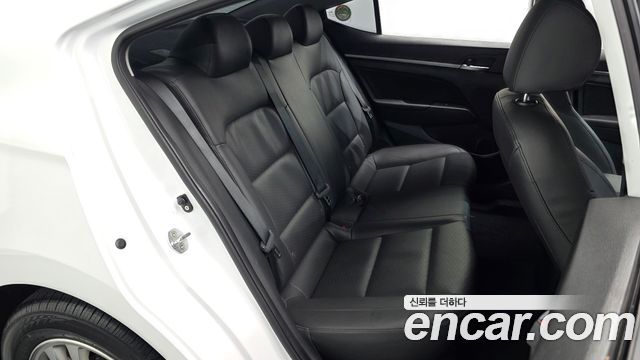 Hyundai AVANTE 2020 — photo 17
