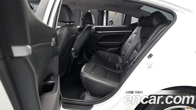 Hyundai AVANTE 2020 — photo 18