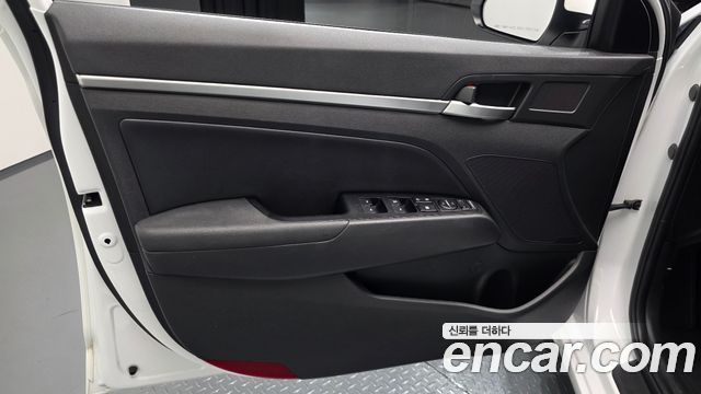 Hyundai AVANTE 2020 — photo 14