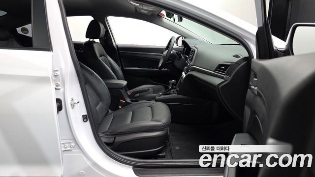 Hyundai AVANTE 2020 — photo 16