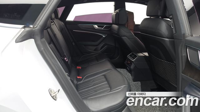 Audi A7 2020 — photo 17