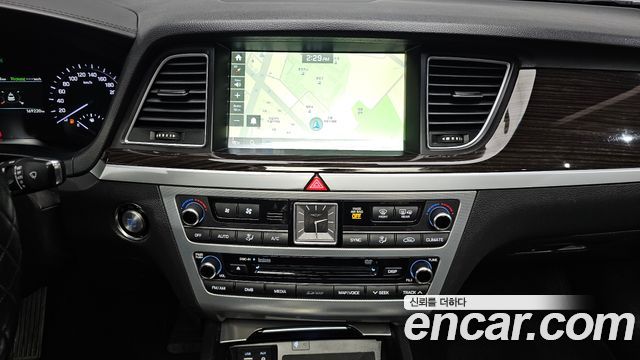 Genesis G80 2017 — photo 20