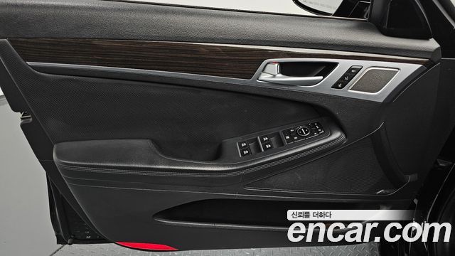 Genesis G80 2017 — photo 14