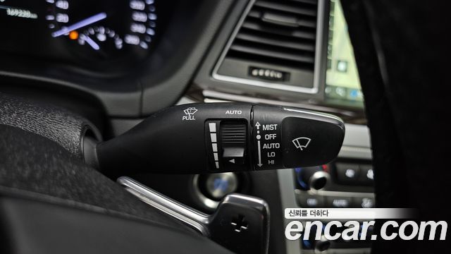 Genesis G80 2017 — photo 28