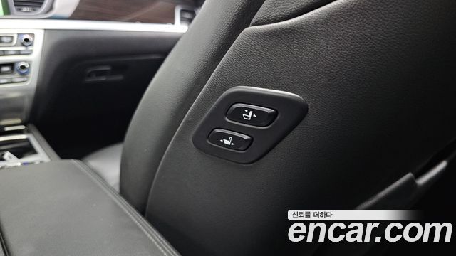 Genesis G80 2017 — photo 29