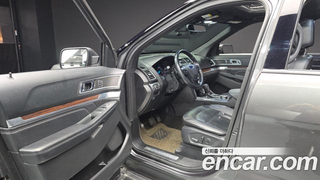 Ford Explorer 2017 — photo 10