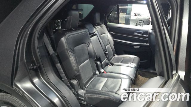 Ford Explorer 2017 — photo 11