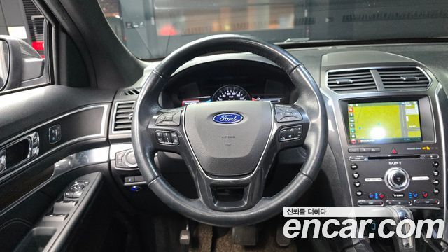 Ford Explorer 2017 — photo 13