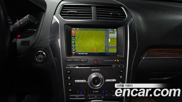 Ford Explorer 2017 — photo 16