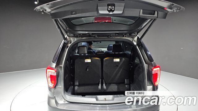 Ford Explorer 2017 — photo 20