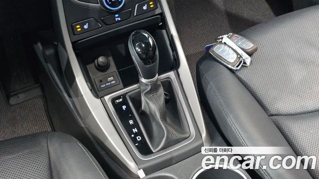 Hyundai AVANTE 2016 — photo 12