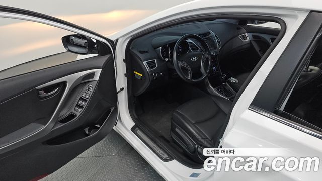 Hyundai AVANTE 2016 — photo 17