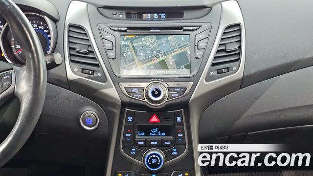Hyundai AVANTE 2016 — photo 25