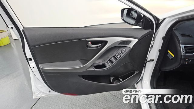 Hyundai AVANTE 2016 — photo 14