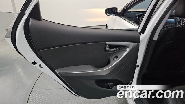 Hyundai AVANTE 2016 — photo 15