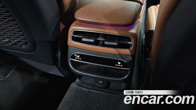 Genesis GV70 2021 — photo 27