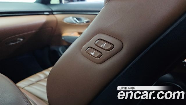 Genesis GV70 2021 — photo 32