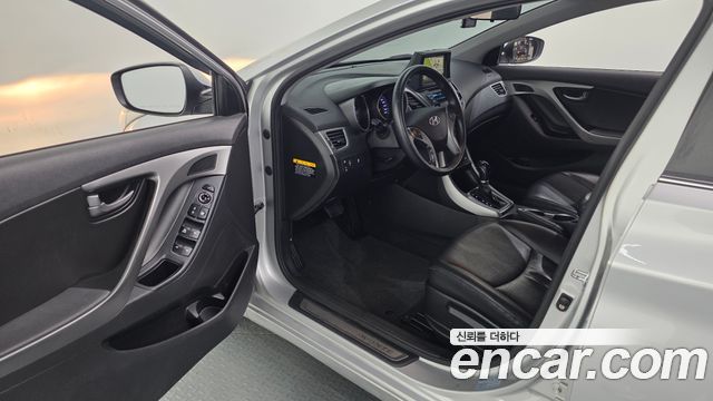 Hyundai AVANTE 2016 — photo 13