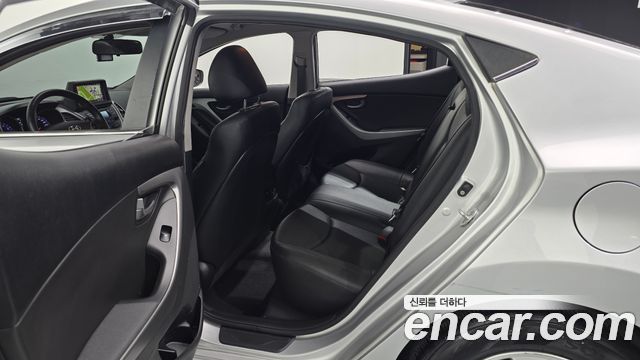 Hyundai AVANTE 2016 — photo 17