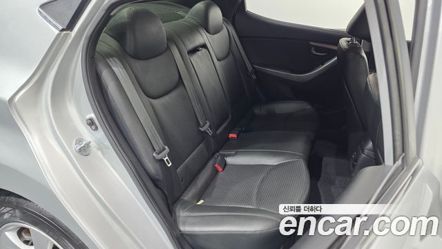Hyundai AVANTE 2016 — photo 18