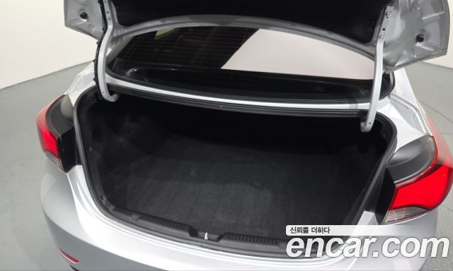 Hyundai AVANTE 2016 — photo 25