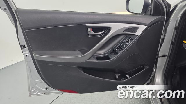 Hyundai AVANTE 2016 — photo 14