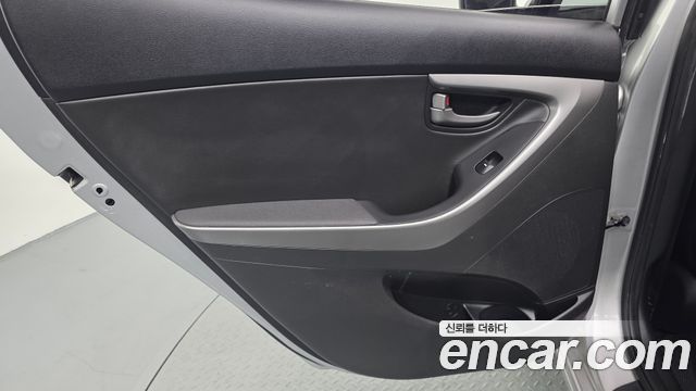 Hyundai AVANTE 2016 — photo 15